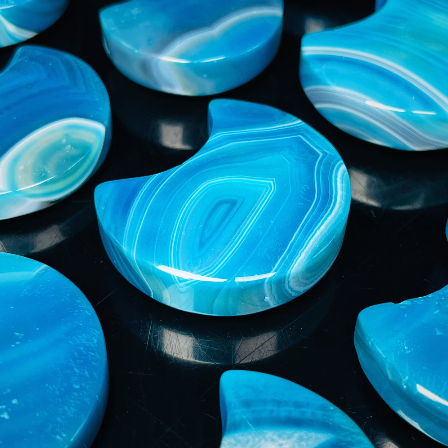 Natural Blue Wrapped Silk Agate Moon Heal ing Gemstone Home Decor