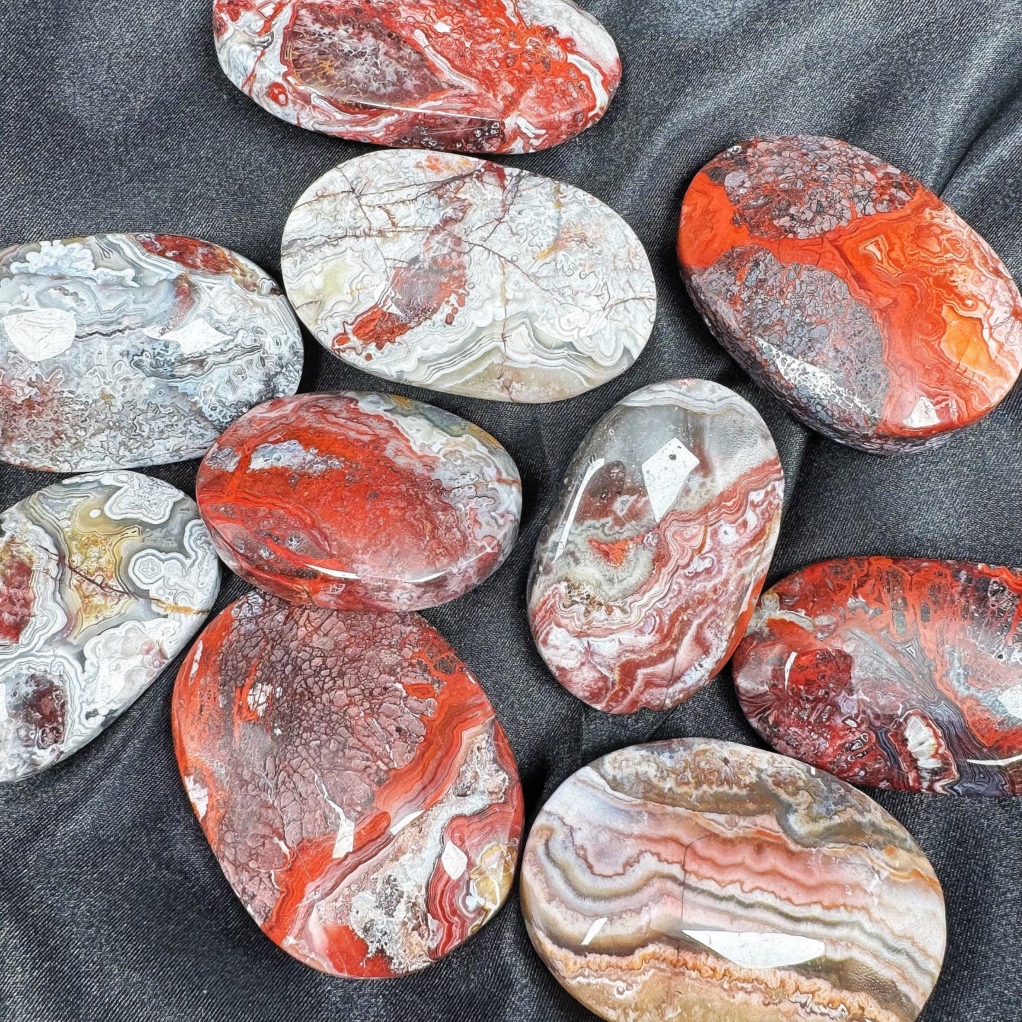 Natural Playing with Red Mexican Agate Heal ing Gemstone Home Decor