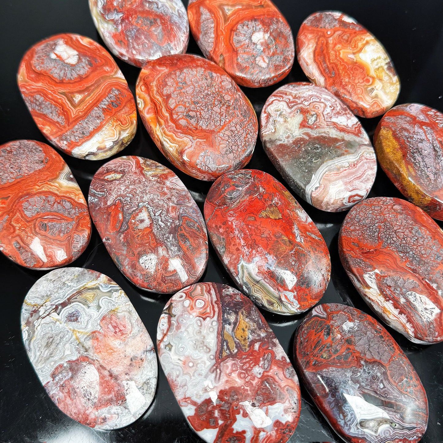 Natural Playing with Red Mexican Agate Heal ing Gemstone Home Decor