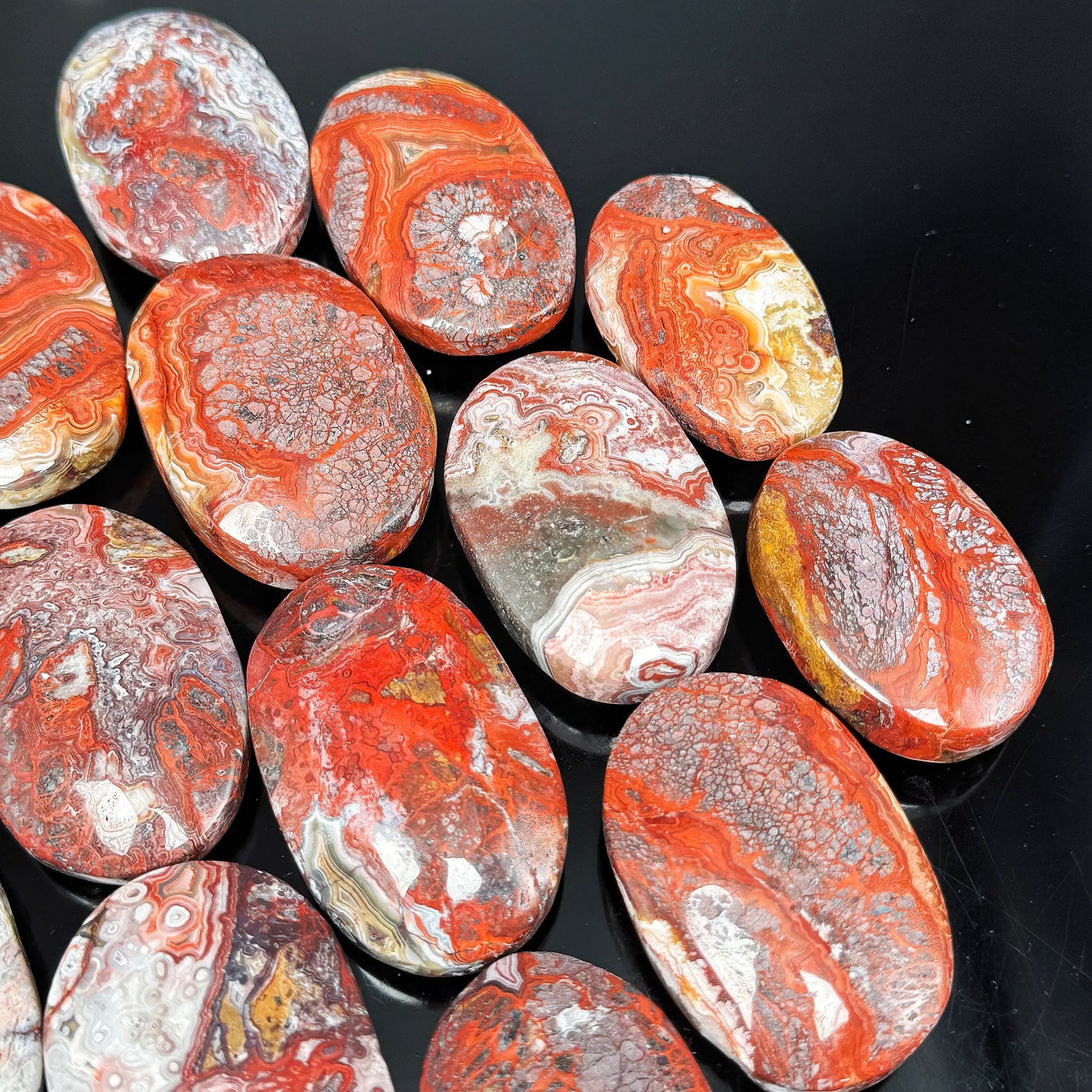 Natural Playing with Red Mexican Agate Heal ing Gemstone Home Decor