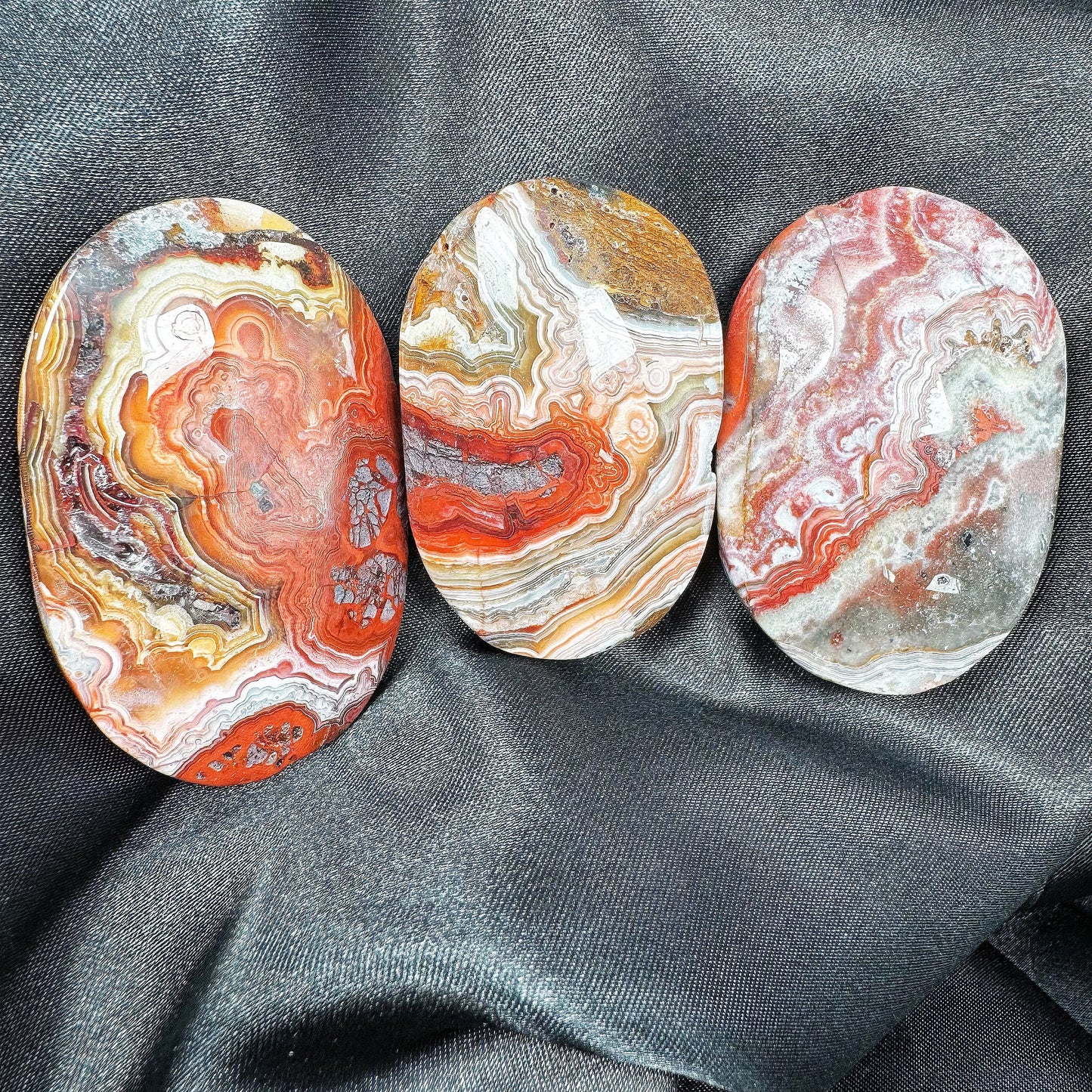 Natural Playing with Red Mexican Agate Heal ing Gemstone Home Decor