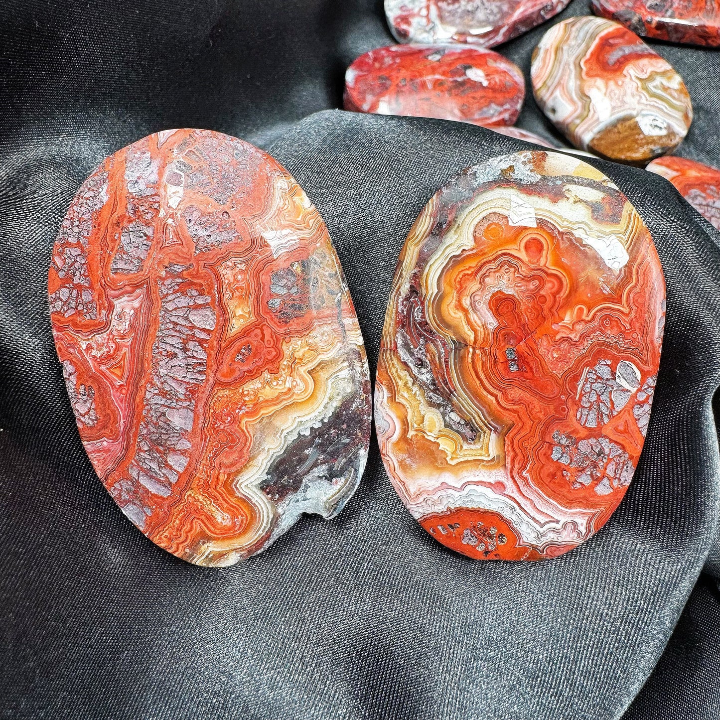 Natural Playing with Red Mexican Agate Heal ing Gemstone Home Decor