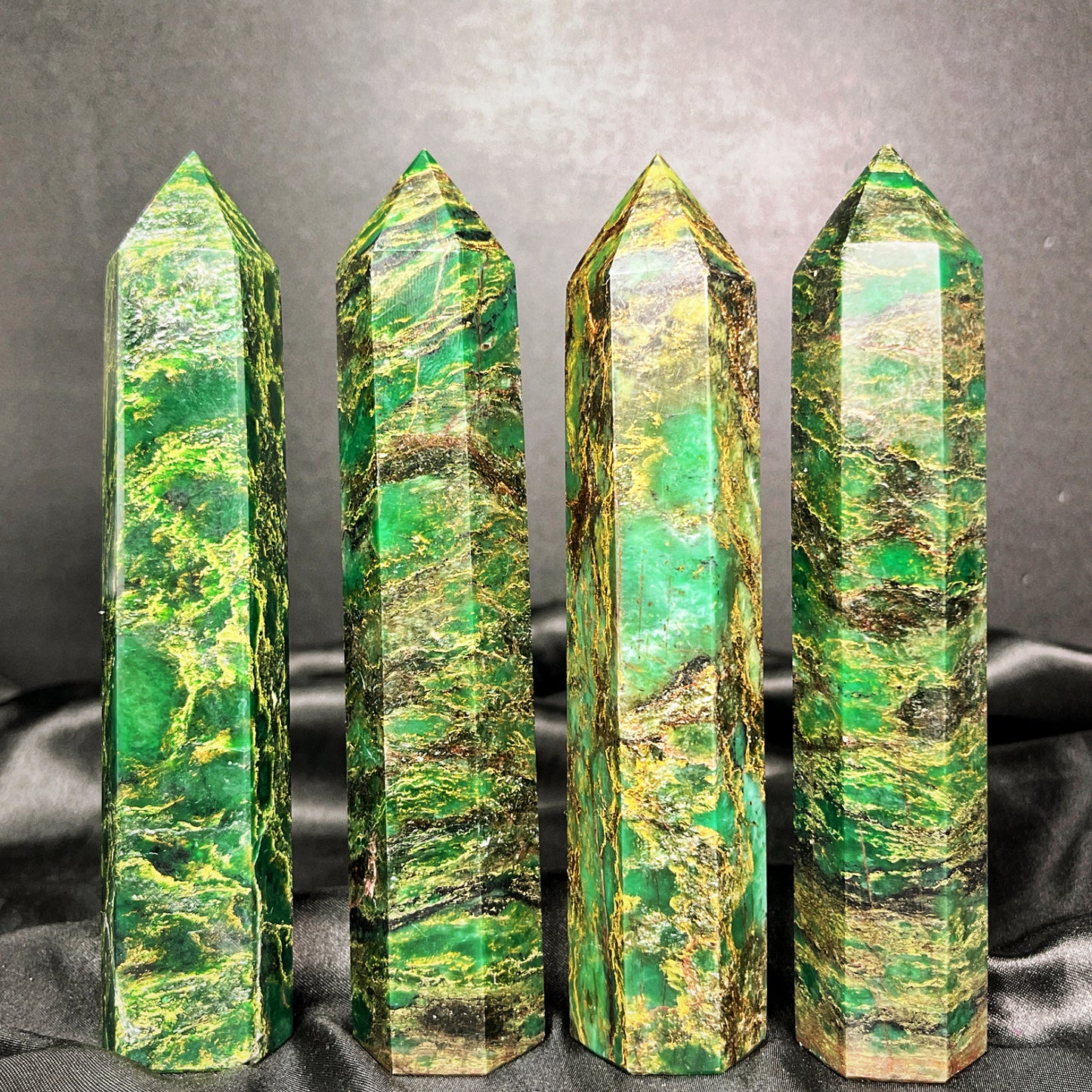 Natural Emerald single pointed pillar Heal ing Gemstone Home Decor
