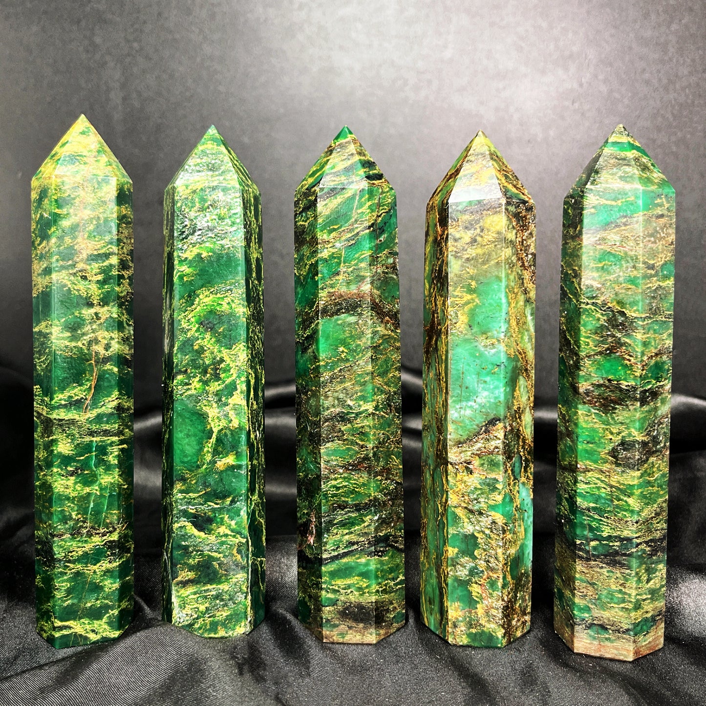 Natural Emerald single pointed pillar Heal ing Gemstone Home Decor
