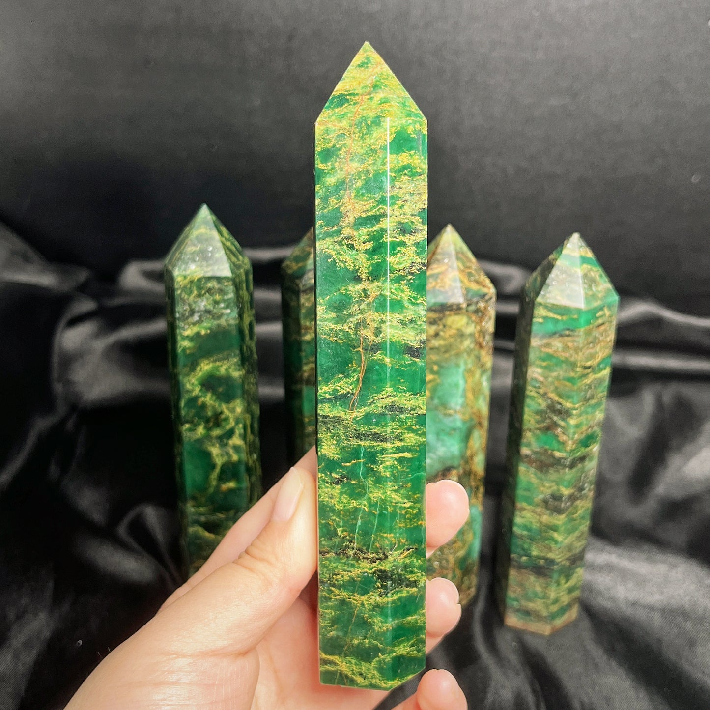 Natural Emerald single pointed pillar Heal ing Gemstone Home Decor