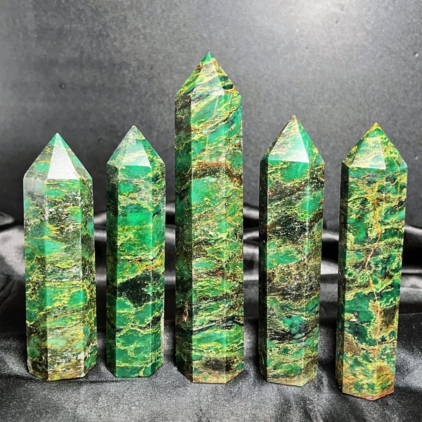 Natural Emerald single pointed pillar Heal ing Gemstone Home Decor