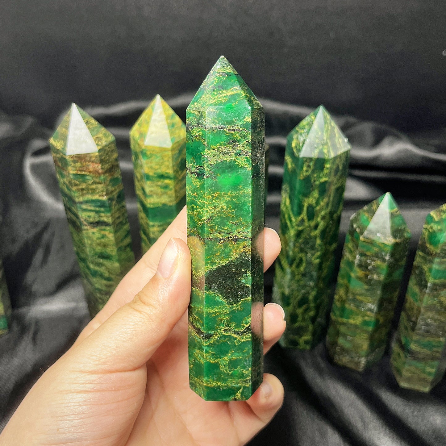 Natural Emerald single pointed pillar Heal ing Gemstone Home Decor