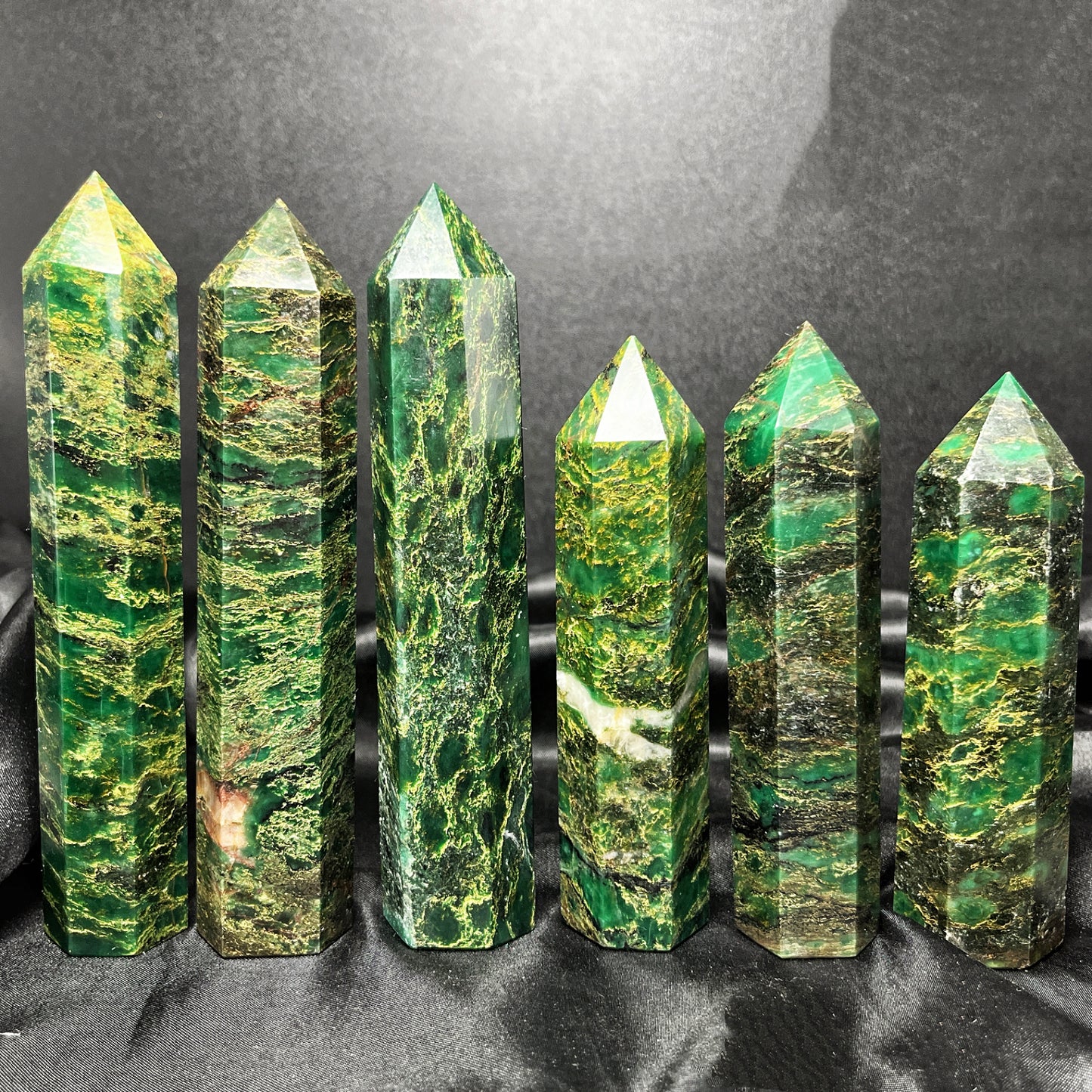 Natural Emerald single pointed pillar Heal ing Gemstone Home Decor