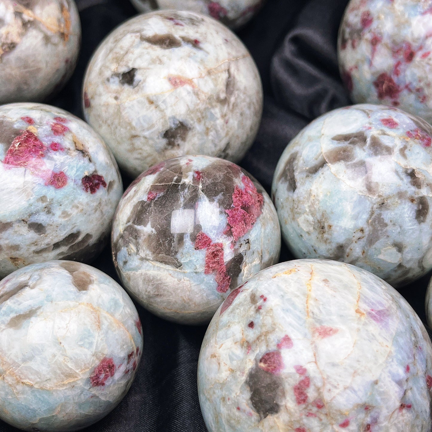Natural Meiyun Stone Ball Heal ing Gemstone Home Decor