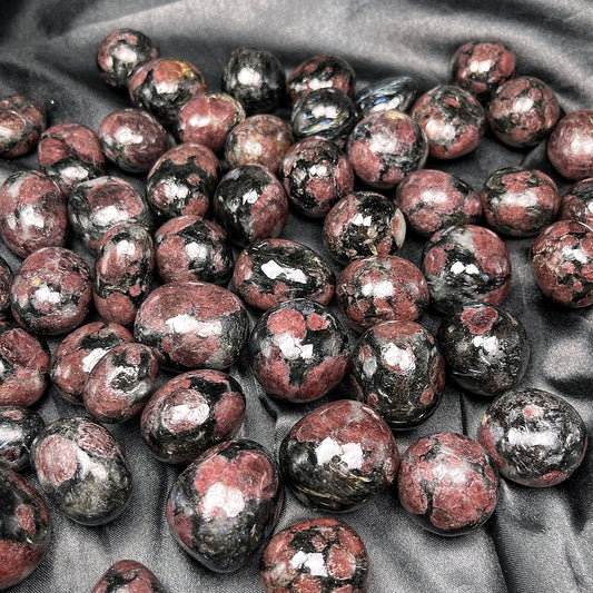 Natural Garnet Palm Stone Heal ing Gemstone Home Decor