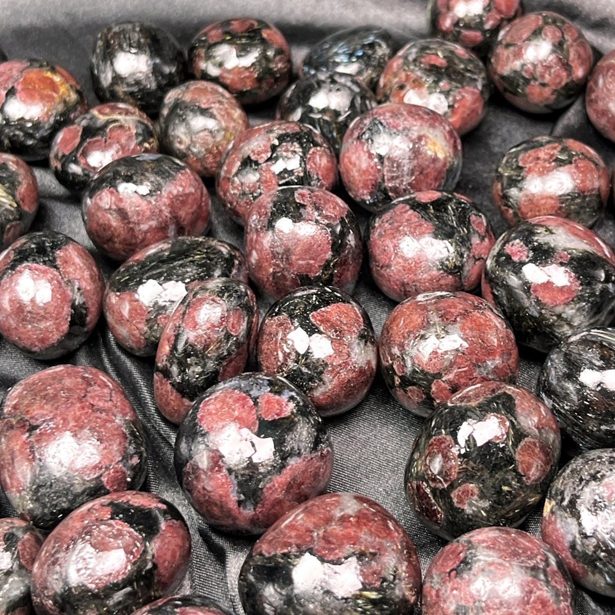Natural Garnet Palm Stone Heal ing Gemstone Home Decor