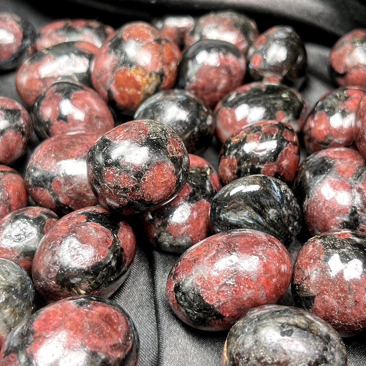 Natural Garnet Palm Stone Heal ing Gemstone Home Decor