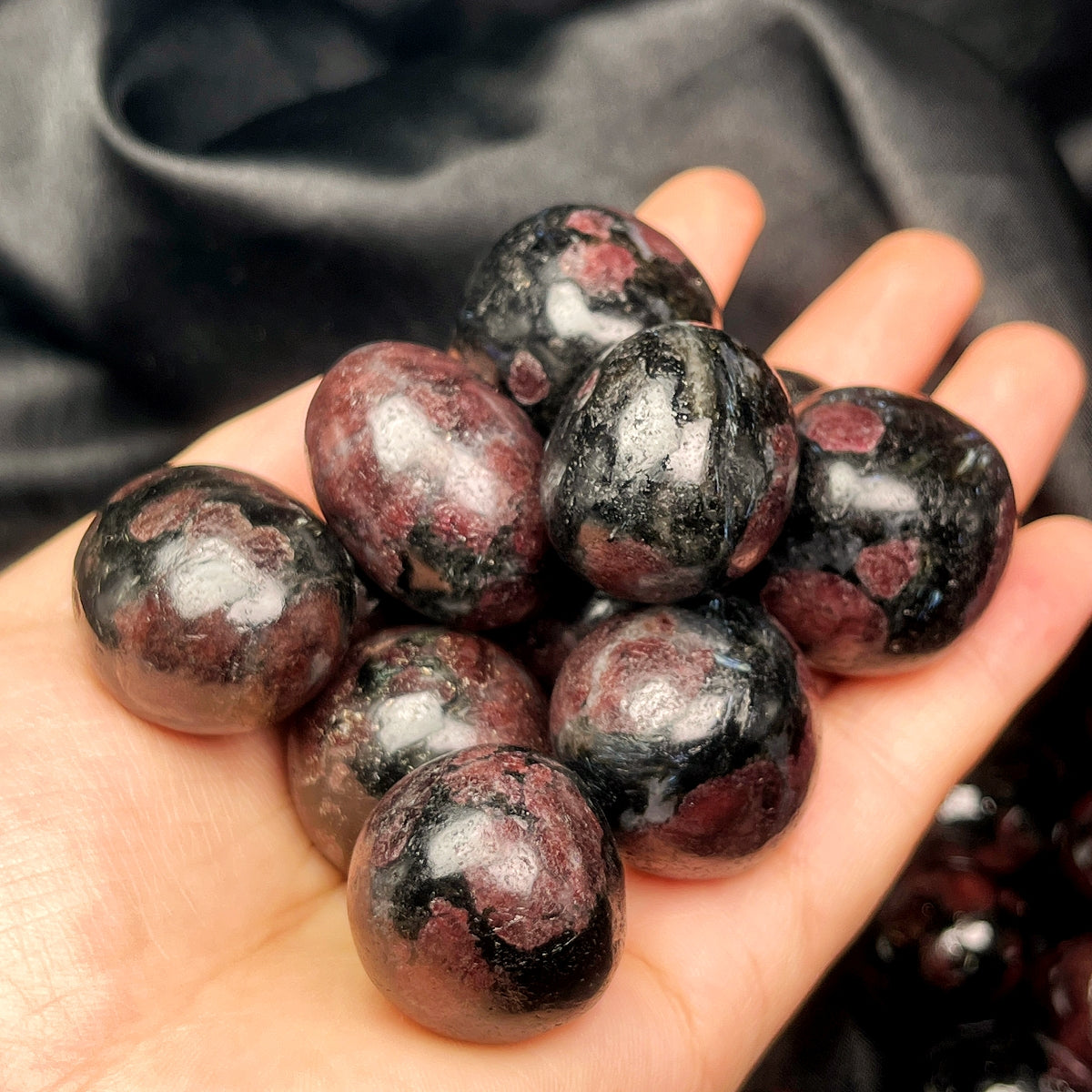 Natural Garnet Palm Stone Heal ing Gemstone Home Decor