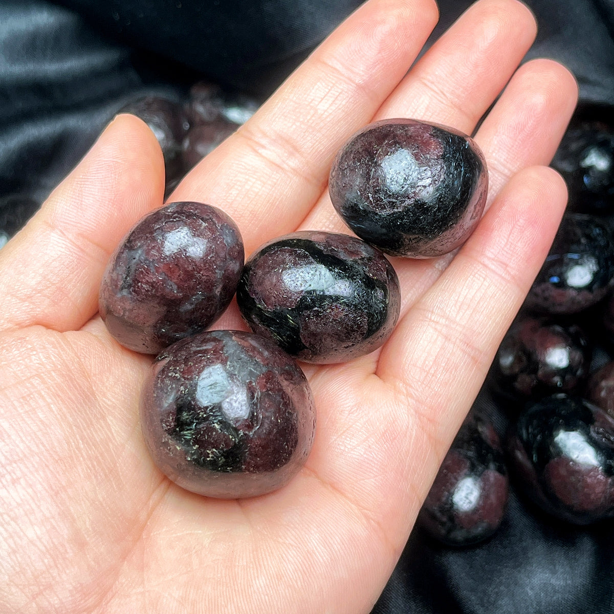 Natural Garnet Palm Stone Heal ing Gemstone Home Decor