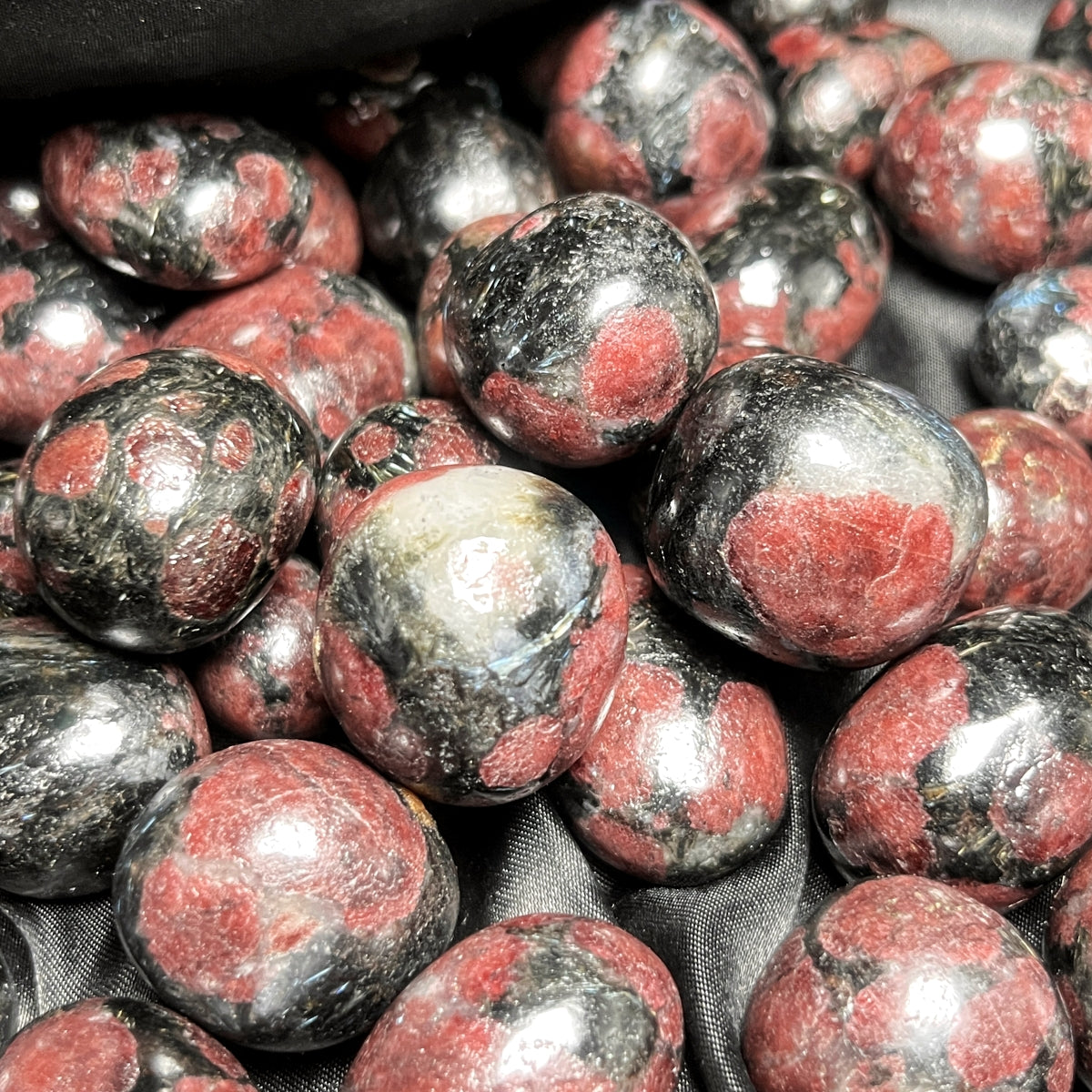 Natural Garnet Palm Stone Heal ing Gemstone Home Decor