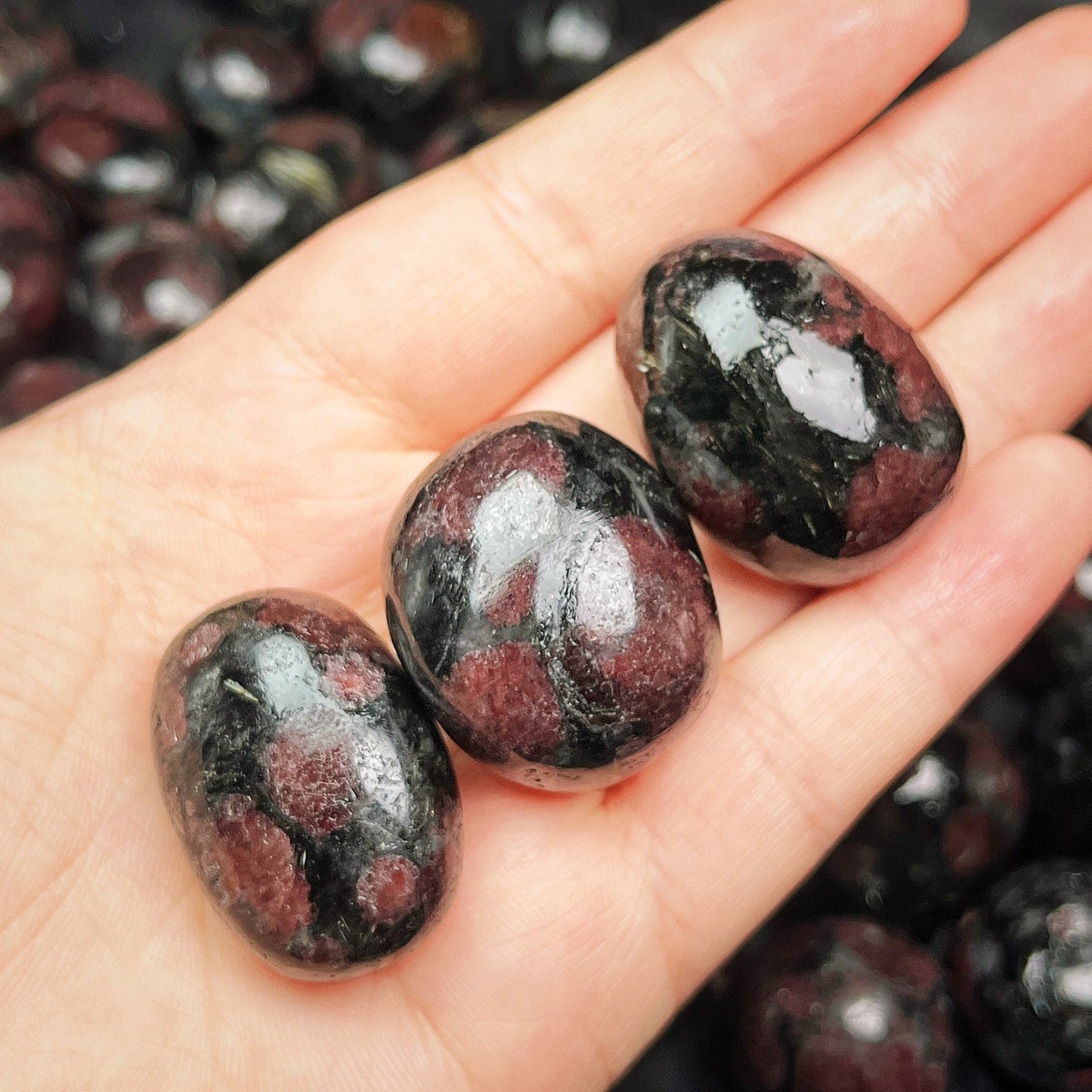 Natural Garnet Palm Stone Heal ing Gemstone Home Decor