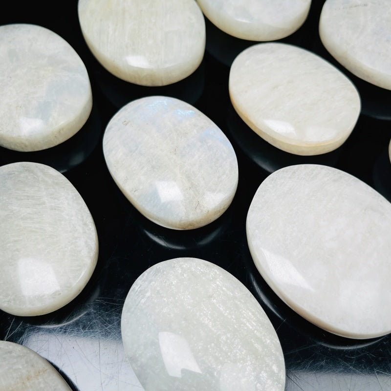 Natural Playing with Blue Light Moonstone Heal ing Gemstone Home Decor