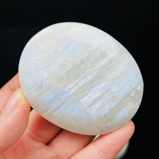 Natural Playing with Blue Light Moonstone Heal ing Gemstone Home Decor