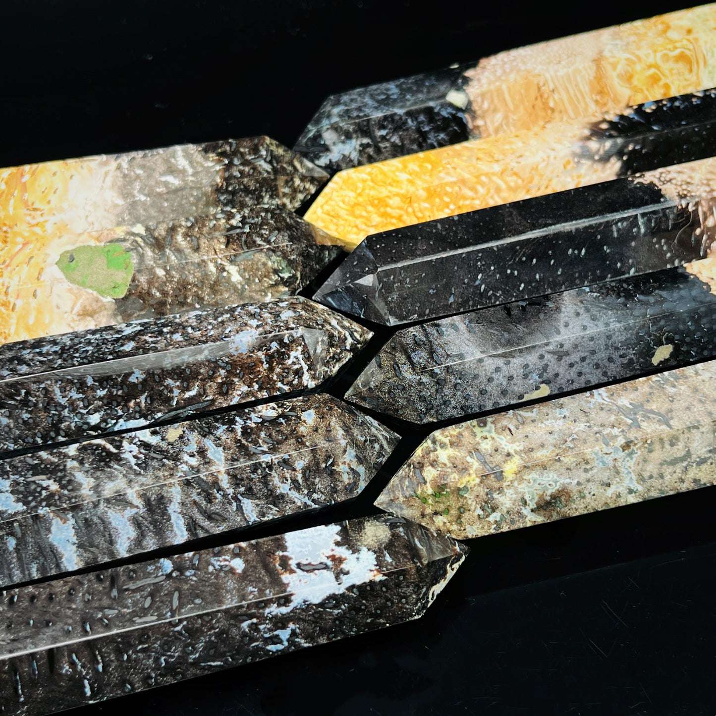 Natural  Palm tree single pointed pillar Heal ing Gemstone Home Decor