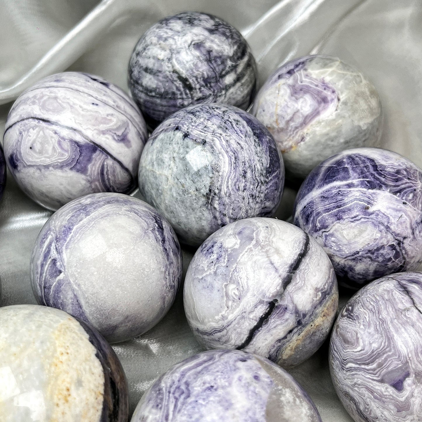 Natural Purple Peacock Stone Ball Heal ing Gemstone Home Decor