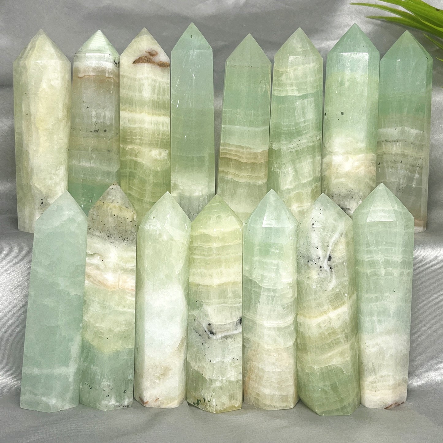 Natural Green Caribbean single pointed pillar Heal ing Gemstone Home Decor
