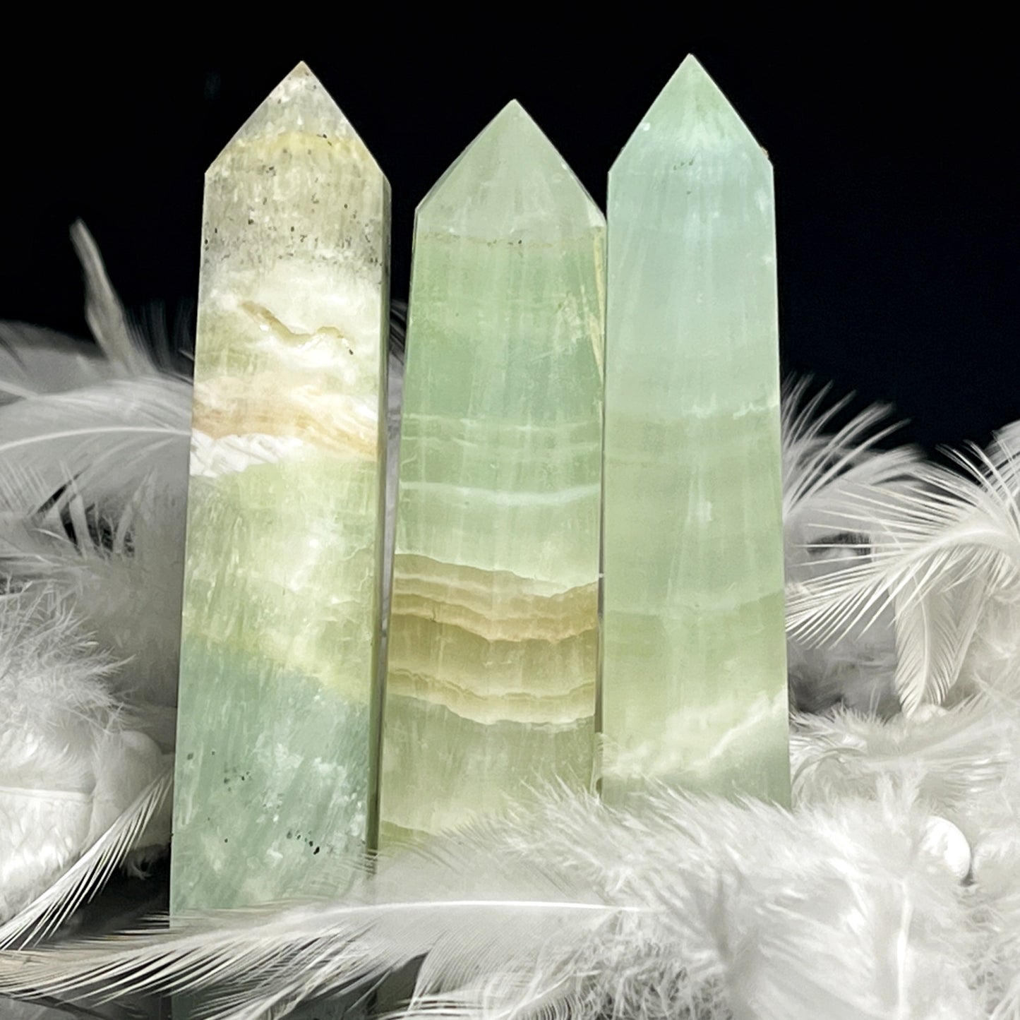 Natural Green Caribbean single pointed pillar Heal ing Gemstone Home Decor