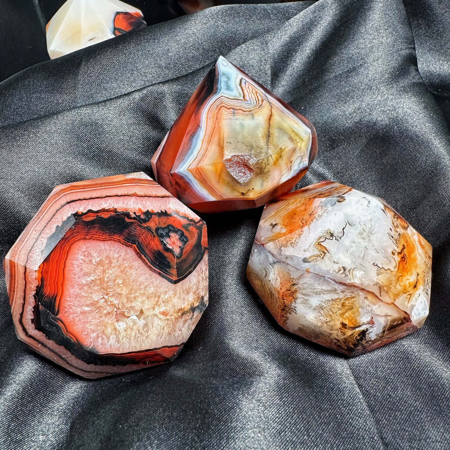 Natural Black and red wrapped agate carved diamonds Heal ing Gemstone Home Decor