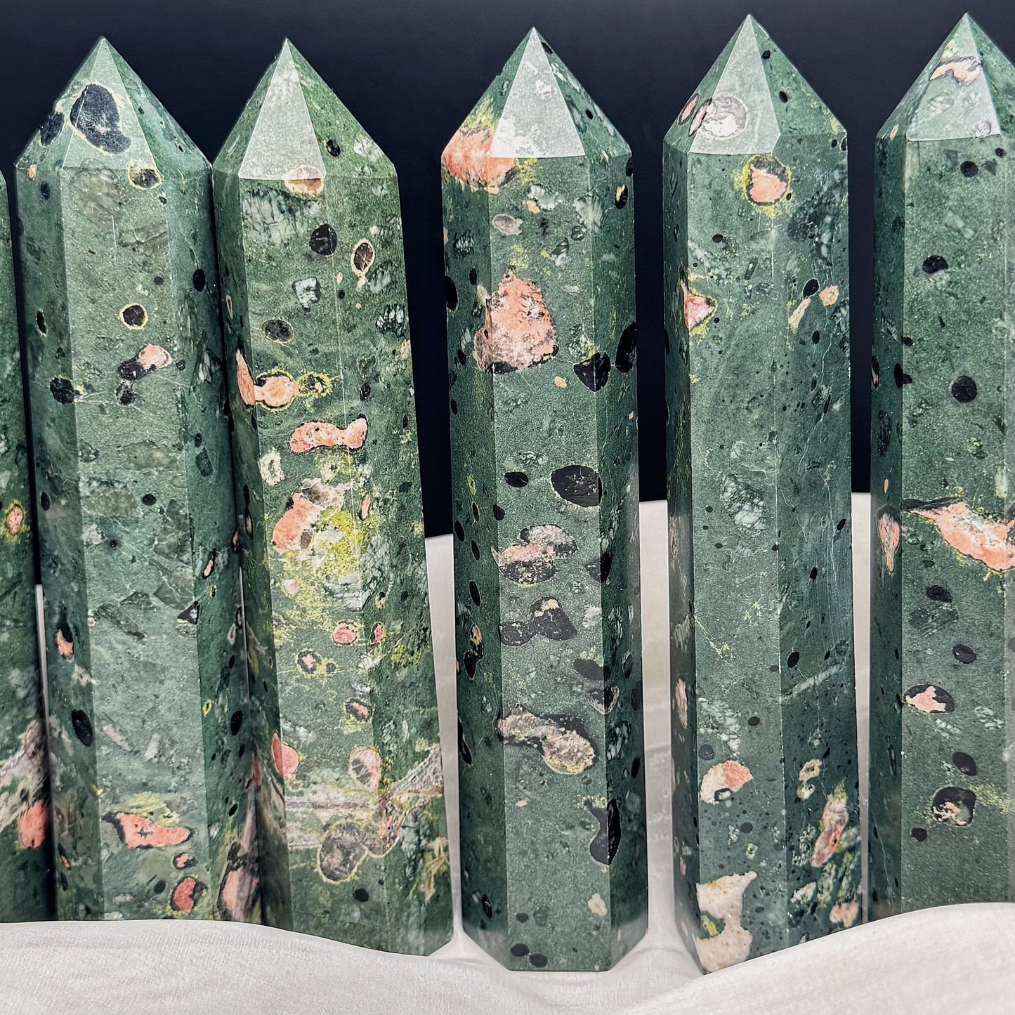 Natural Green Lotus Single Pointed Column Heal ing Gemstone Home Decor