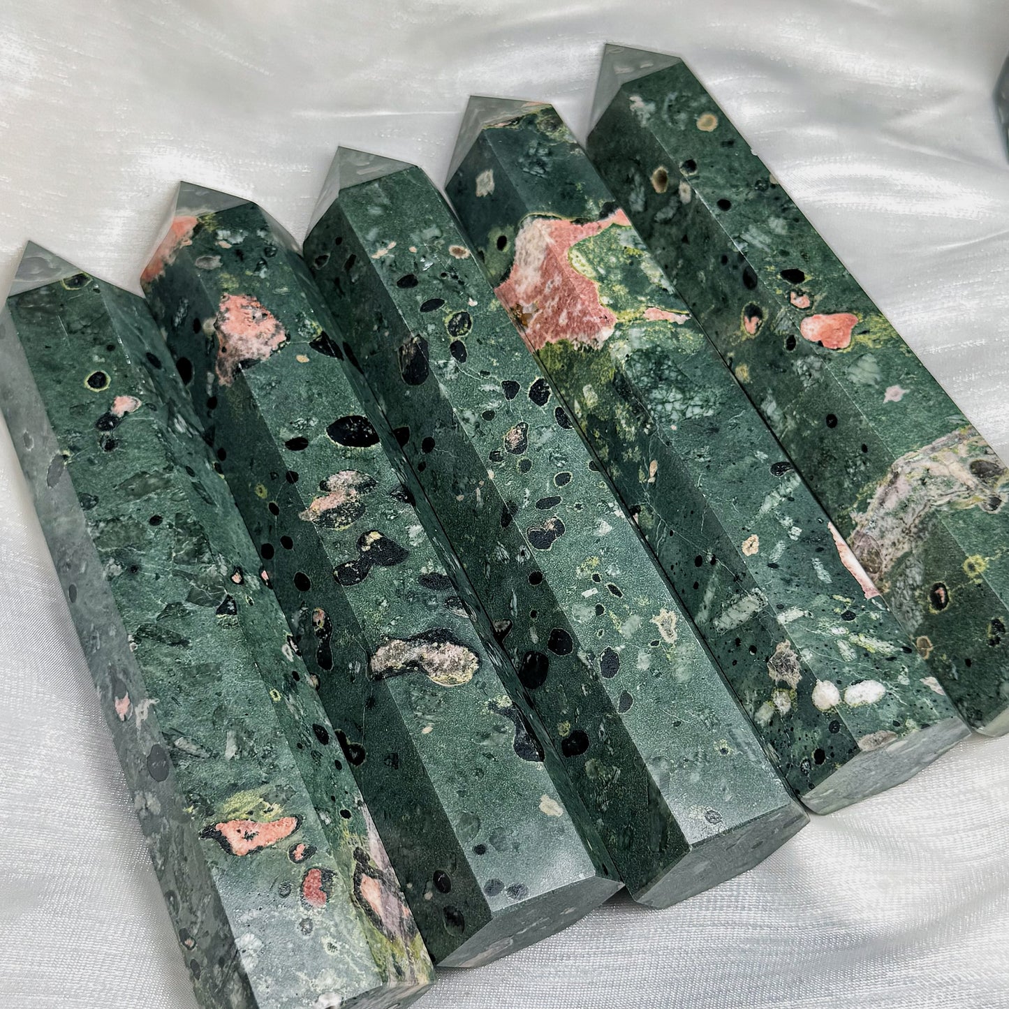 Natural Green Lotus Single Pointed Column Heal ing Gemstone Home Decor