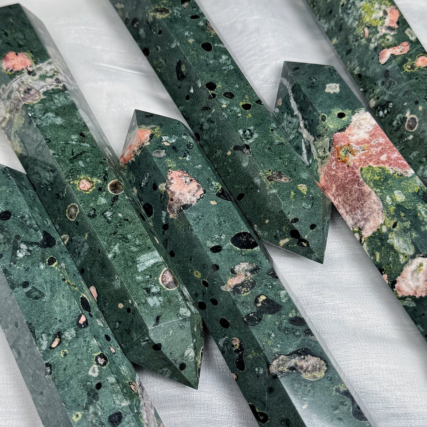 Natural Green Lotus Single Pointed Column Heal ing Gemstone Home Decor