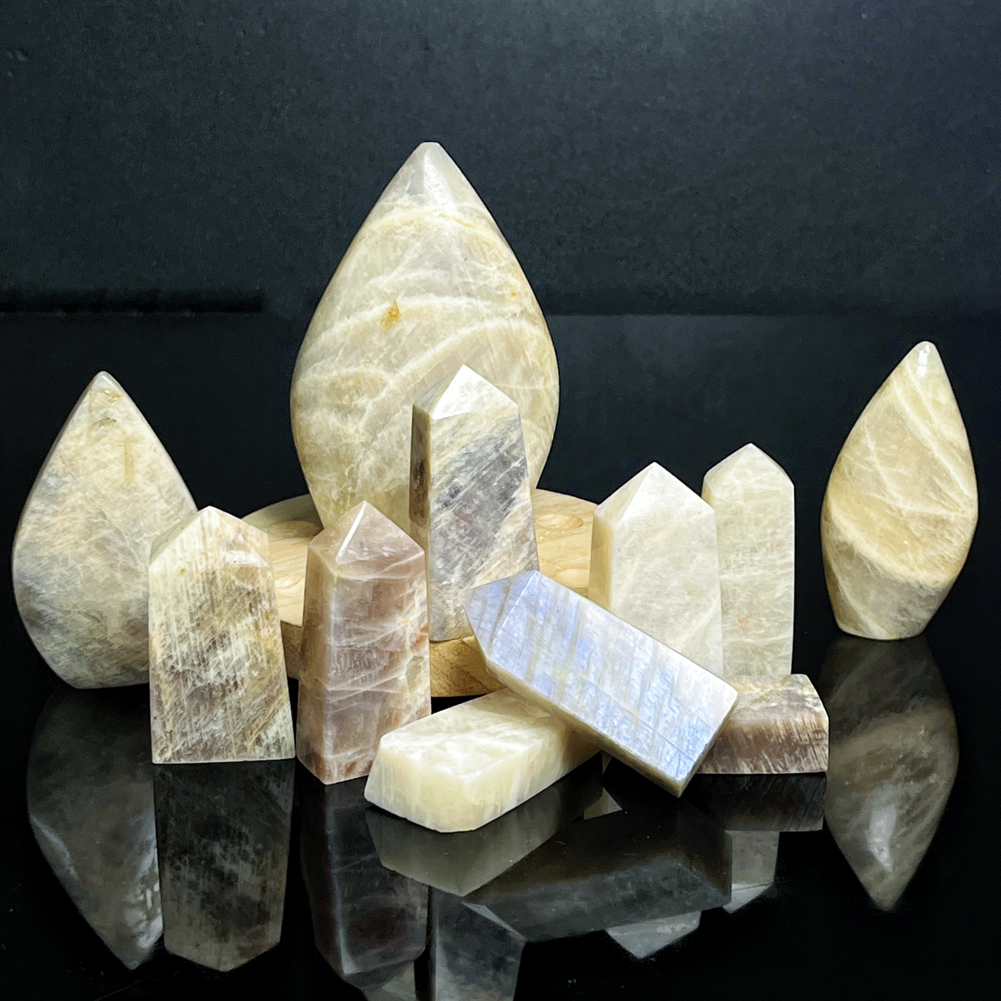 Natural Moonstone Sculpture Heal ing Gemstone Home Decor