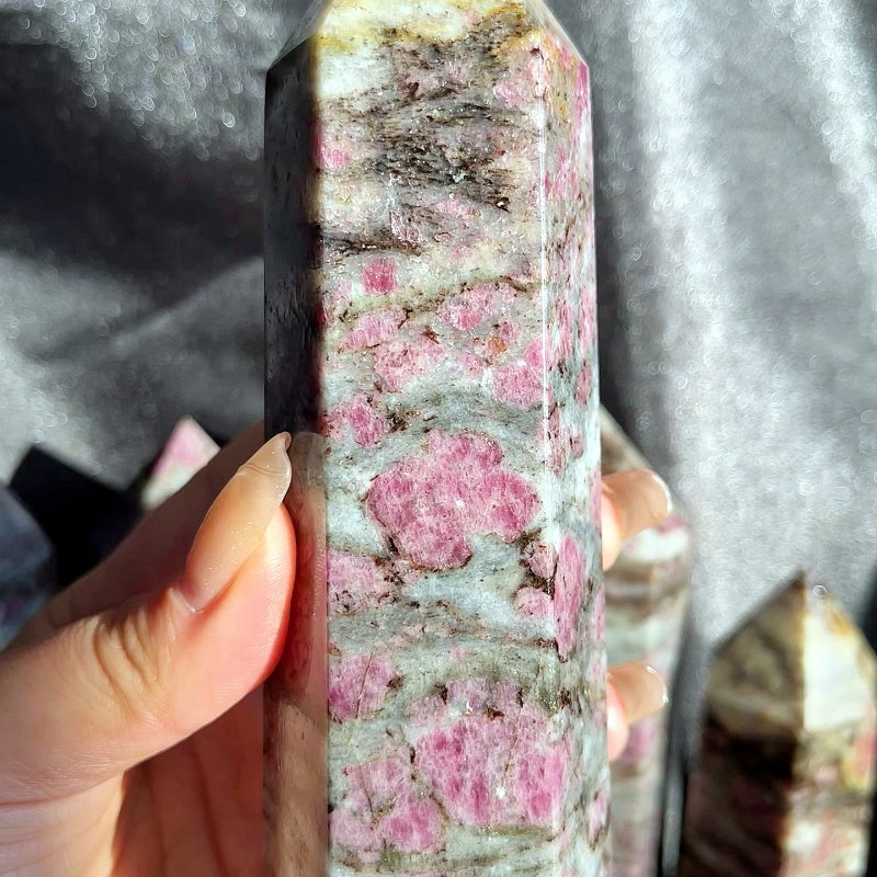 Natural Red Treasure Thousand Layer Stone Pillar Heal ing Gemstone Home Decor