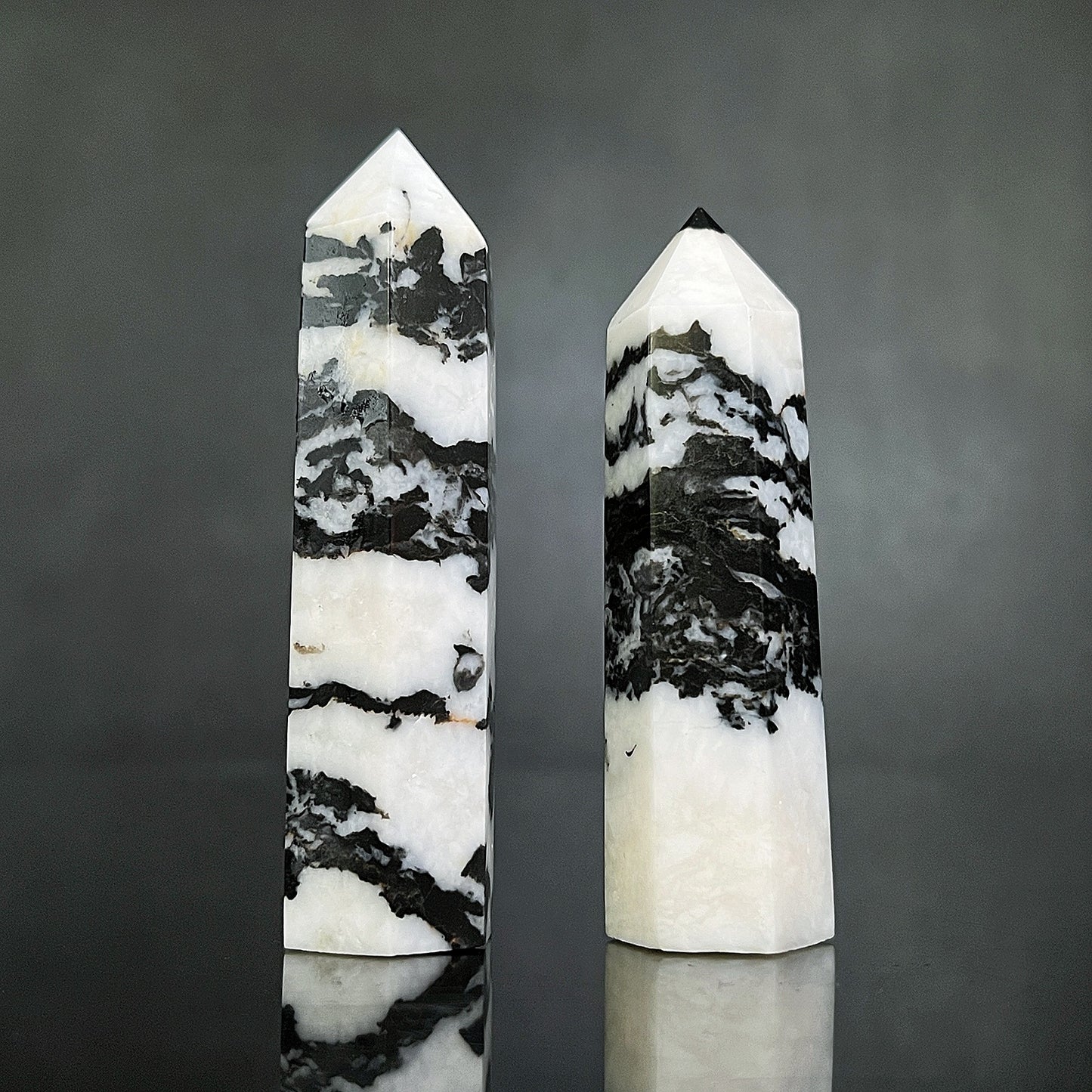 Natural Black and white striped stone single pointed column Heal ing Gemstone Home Decor