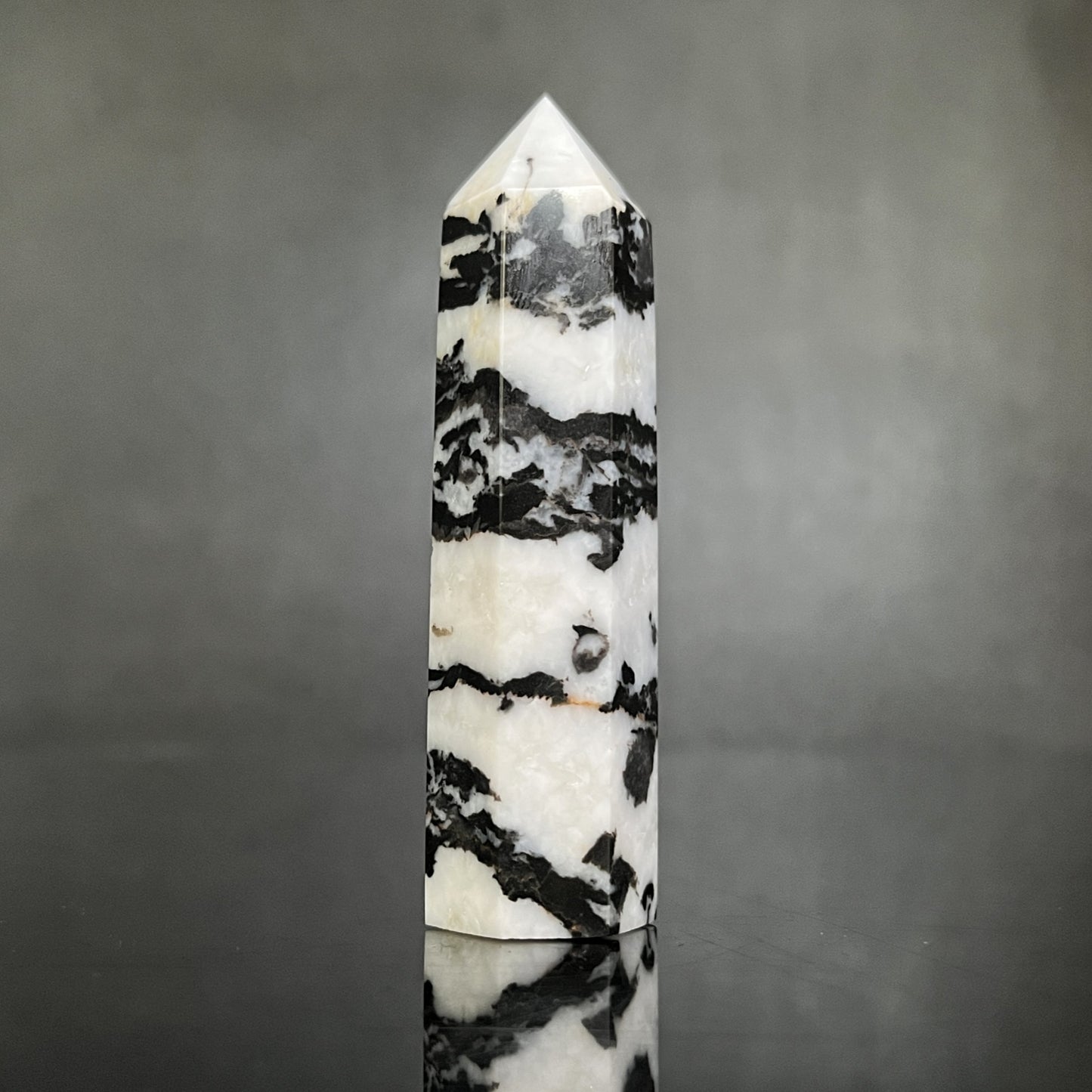 Natural Black and white striped stone single pointed column Heal ing Gemstone Home Decor