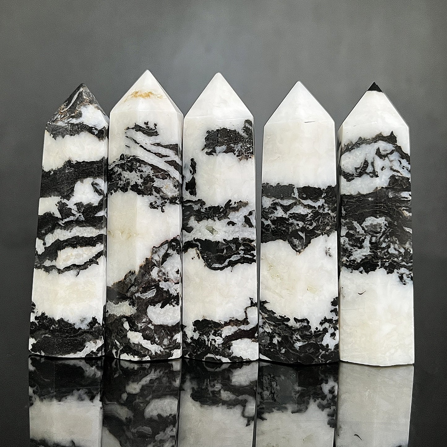 Natural Black and white striped stone single pointed column Heal ing Gemstone Home Decor