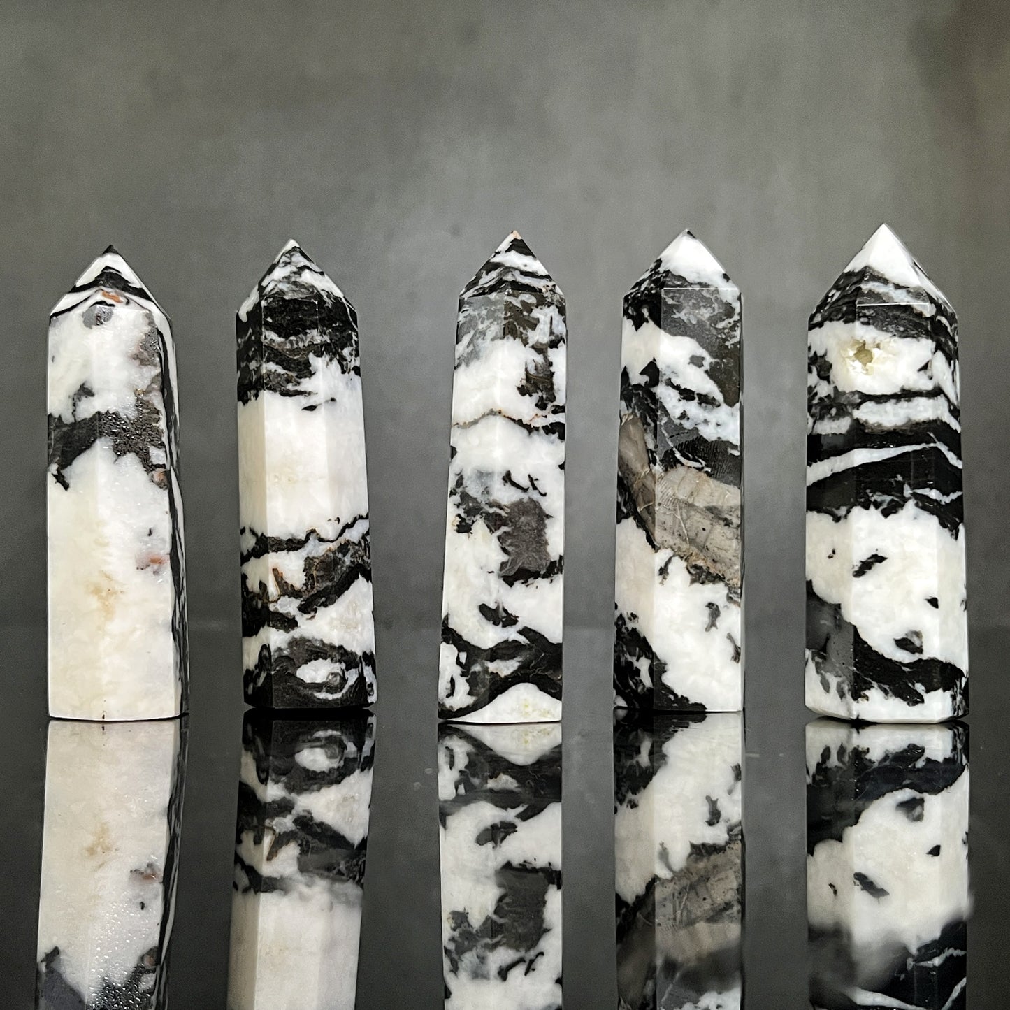 Natural Black and white striped stone single pointed column Heal ing Gemstone Home Decor