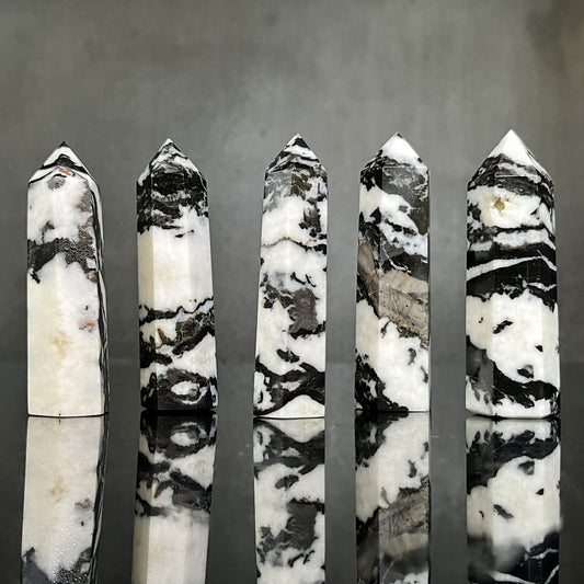 Natural Black and white striped stone single pointed column Heal ing Gemstone Home Decor