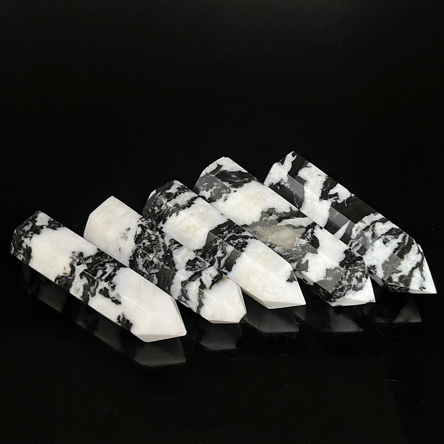 Natural Black and white striped stone single pointed column Heal ing Gemstone Home Decor