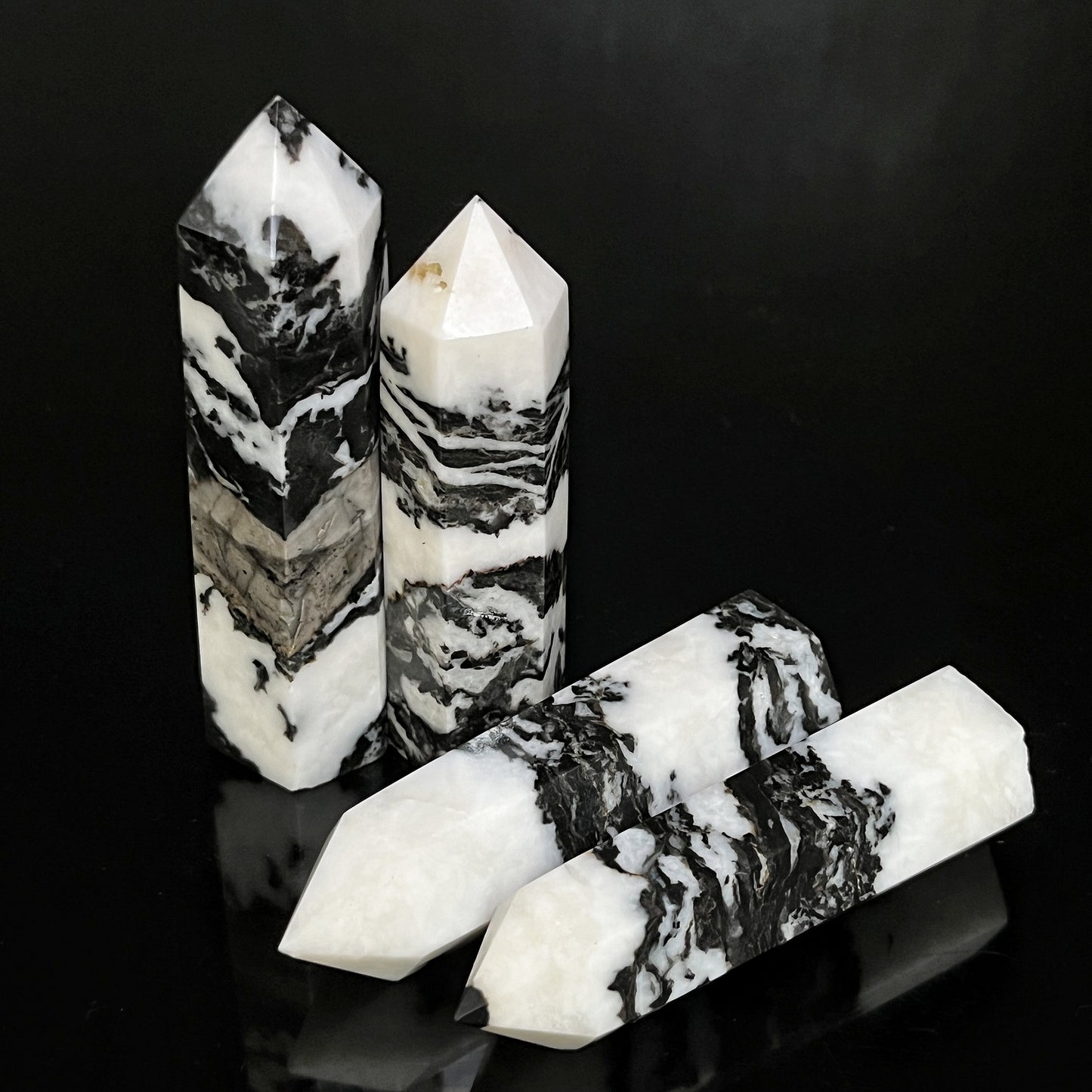 Natural Black and white striped stone single pointed column Heal ing Gemstone Home Decor