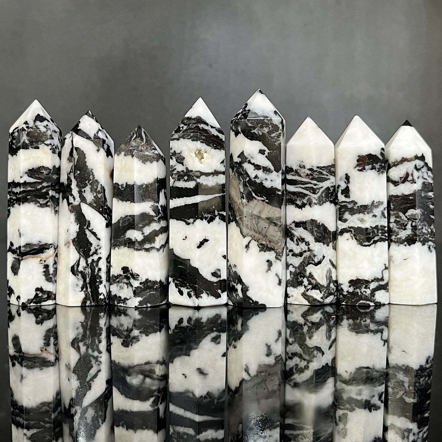 Natural Black and white striped stone single pointed column Heal ing Gemstone Home Decor