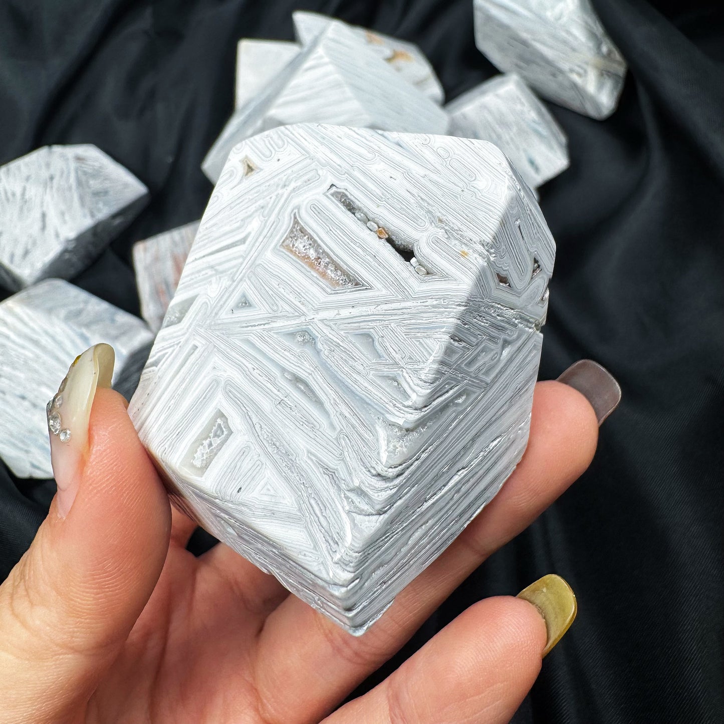Natural White Mexican agate follows the shape Heal ing Gemstone Home Decor