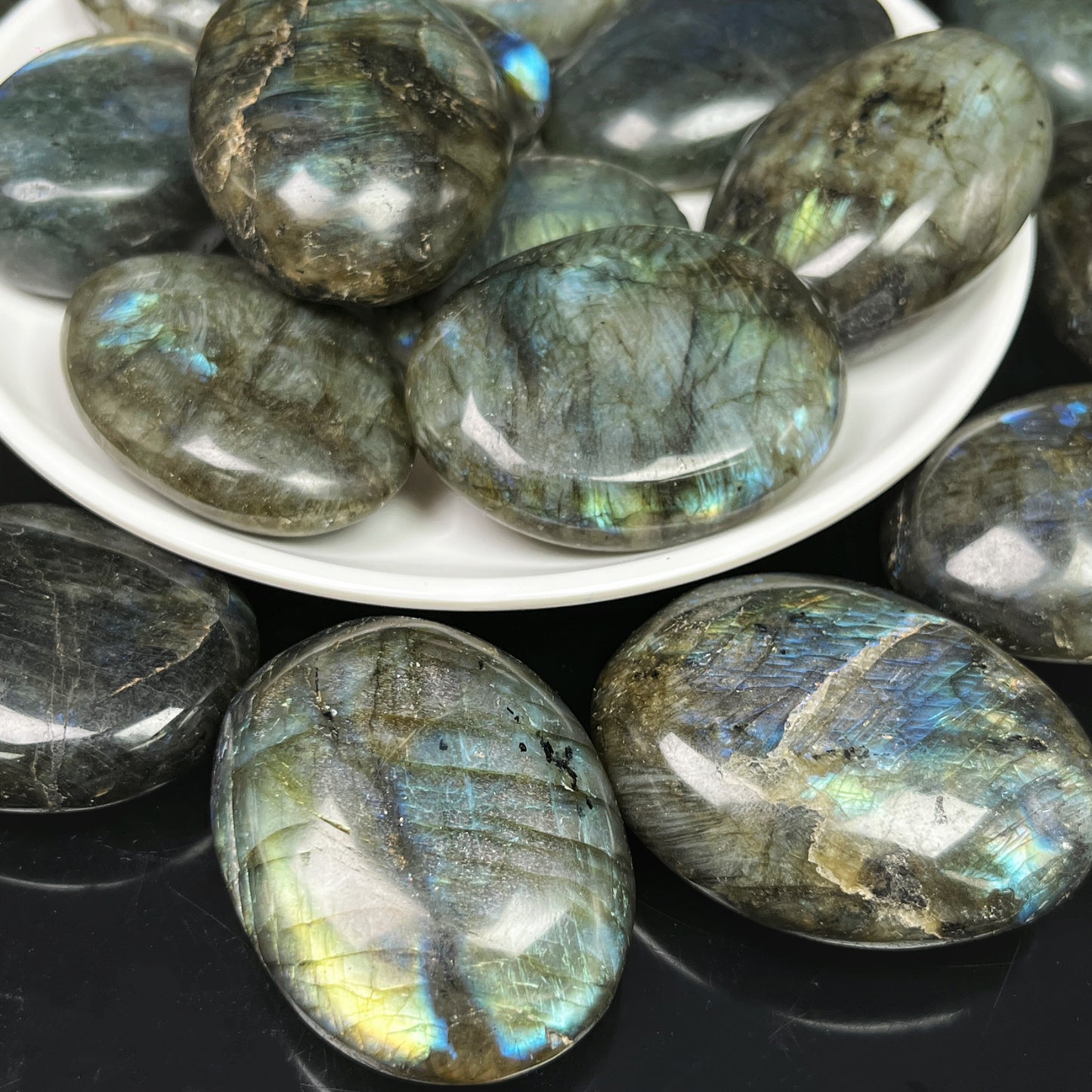 Natural Blue Light Stretching Stones and Rolling Stones Heal ing Gemstone Home Decor