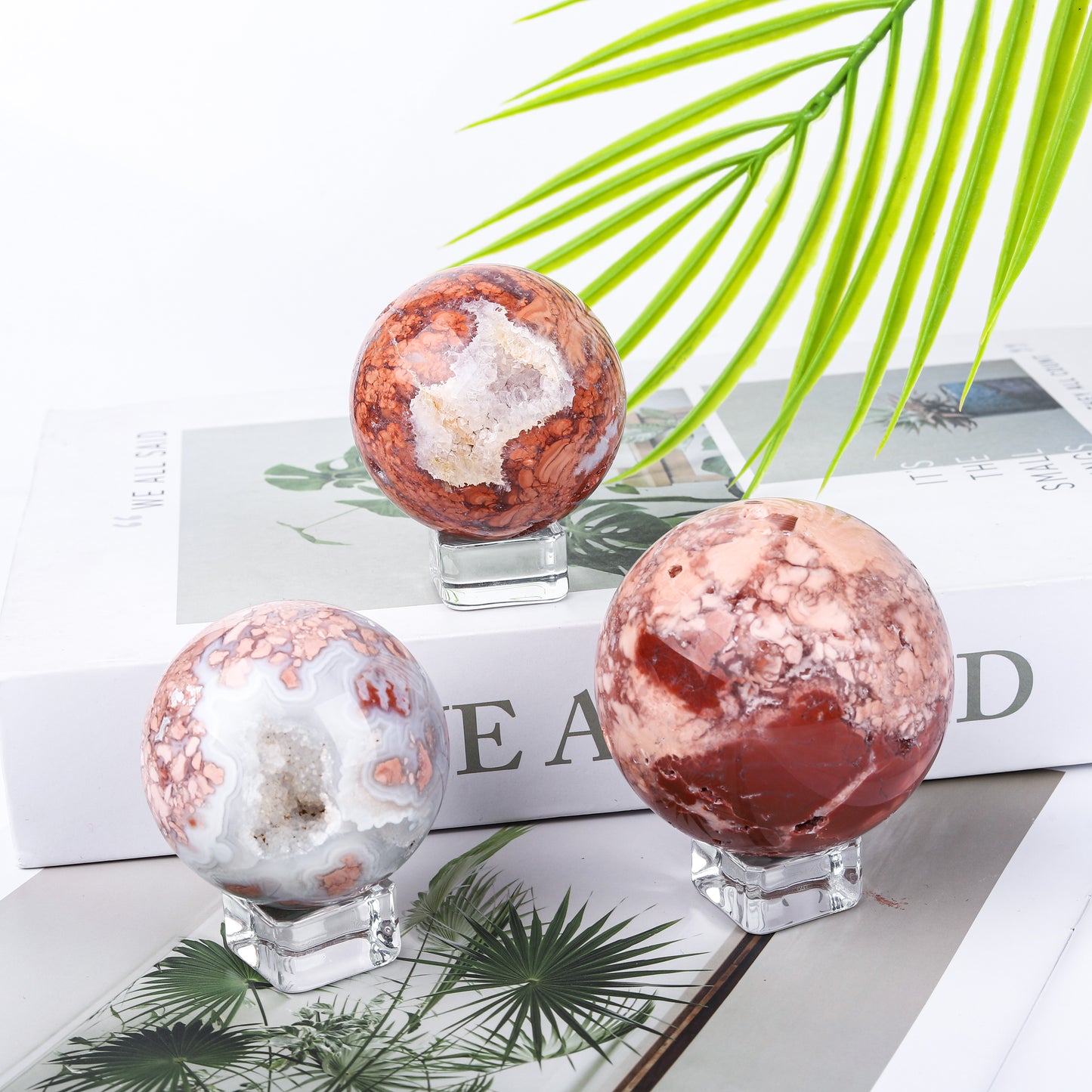 Natural Pink Cherry Quartz Etched Mascot Ball Healing Crystal Stone Agate for Valentine's Day Souvenir