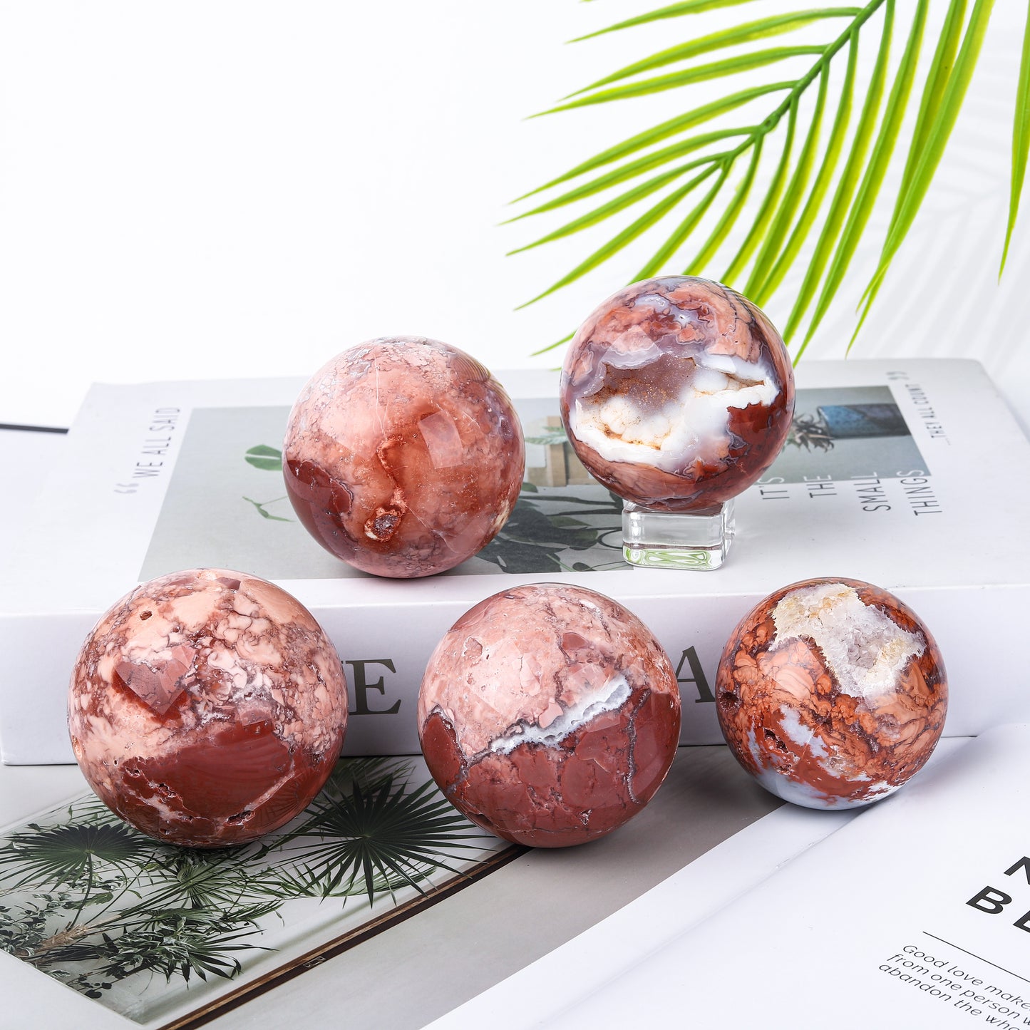 Natural Pink Cherry Quartz Etched Mascot Ball Healing Crystal Stone Agate for Valentine's Day Souvenir