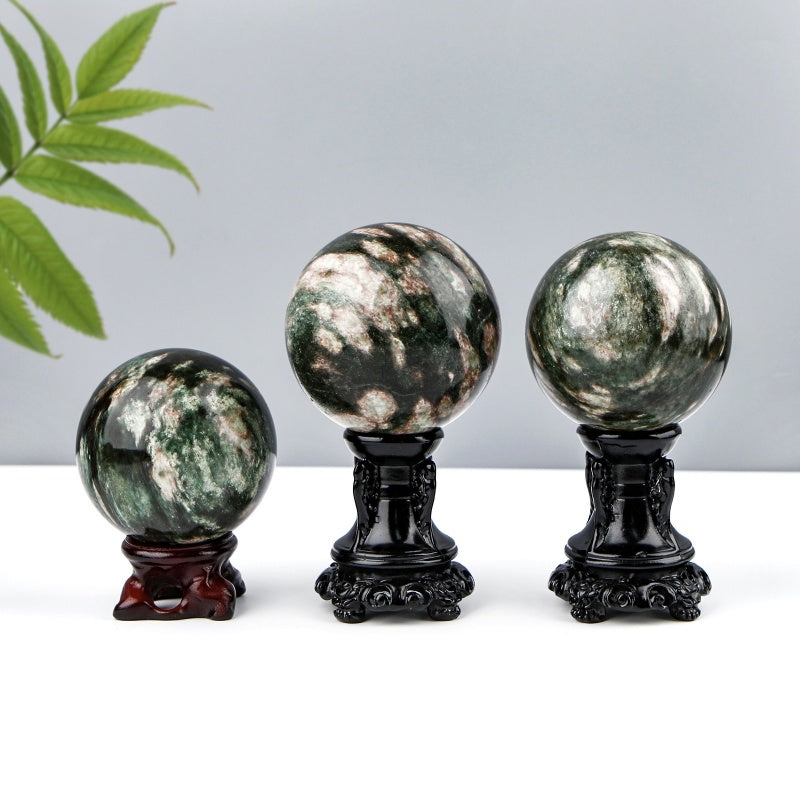 Natural Green curtain pomegranate stone ball Heal ing Gemstone Home Decor