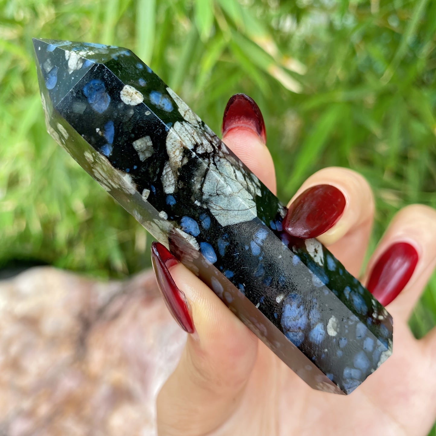 Natural Black and blue flashing single pointed pillar Heal ing Gemstone Home Decor